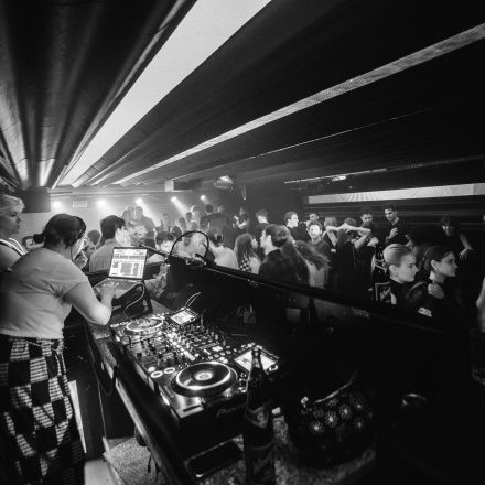 2000s & 90ies Club: Black or White!