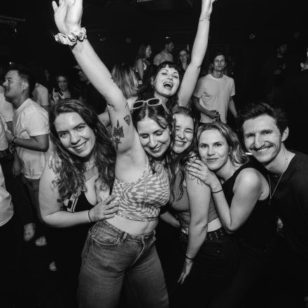 2000s & 90ies Club: Black or White!