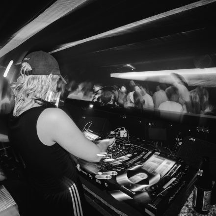 2000s & 90ies Club: Black or White!