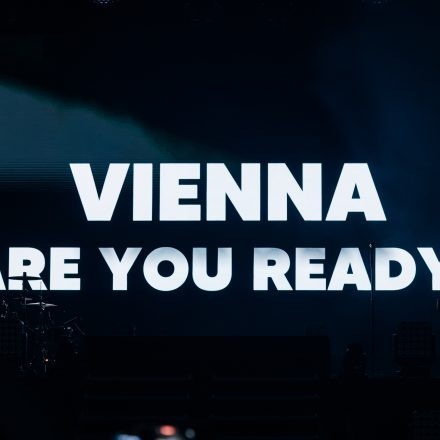 Thomas Anders sings MODERN TALKING