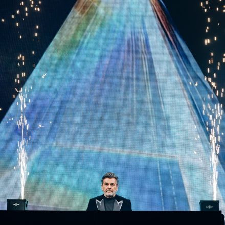 Thomas Anders sings MODERN TALKING