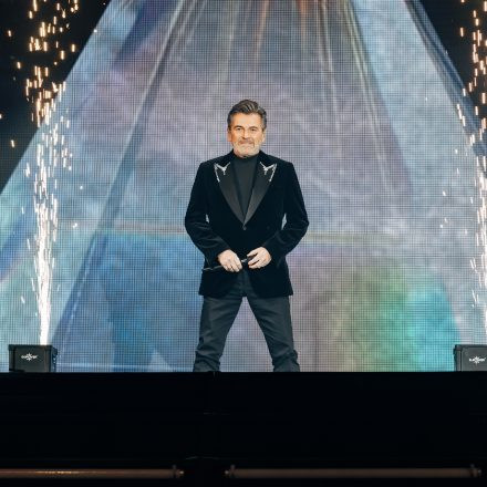 Thomas Anders sings MODERN TALKING