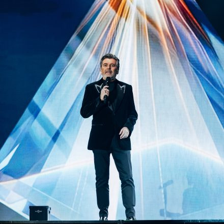 Thomas Anders sings MODERN TALKING