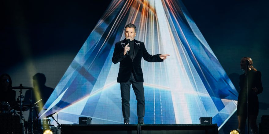 Thomas Anders sings MODERN TALKING