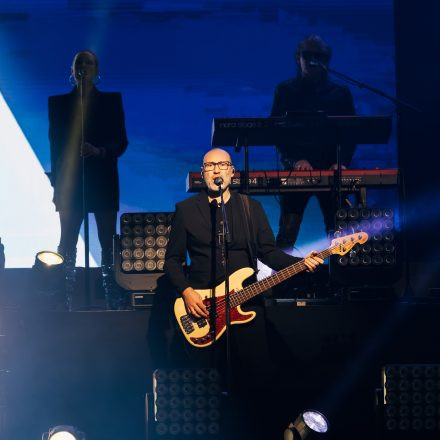 Thomas Anders sings MODERN TALKING