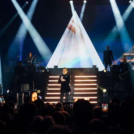 Thomas Anders sings MODERN TALKING