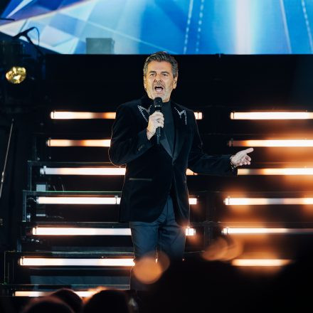 Thomas Anders sings MODERN TALKING