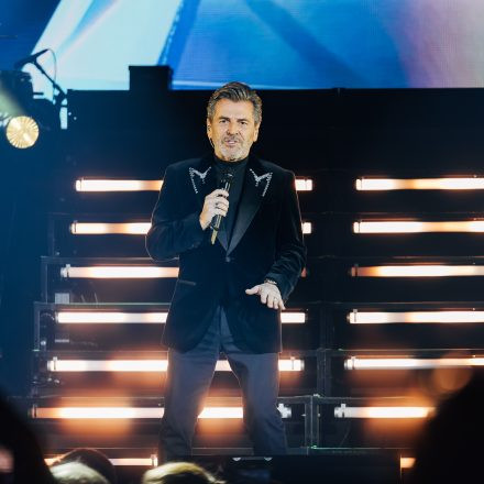 Thomas Anders sings MODERN TALKING