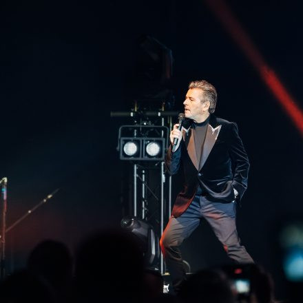 Thomas Anders sings MODERN TALKING