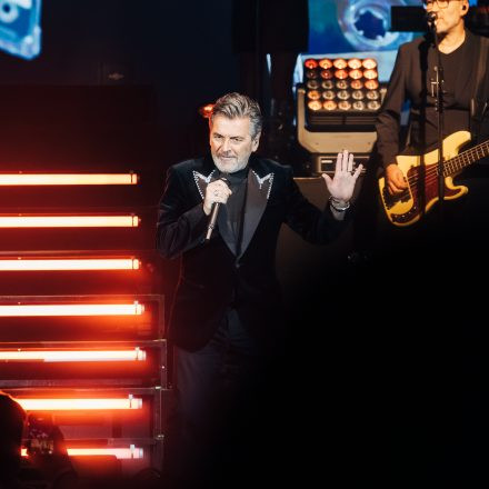 Thomas Anders sings MODERN TALKING