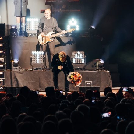 Thomas Anders sings MODERN TALKING