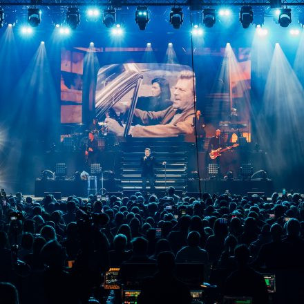 Thomas Anders sings MODERN TALKING