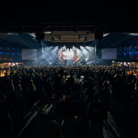 Thomas Anders sings MODERN TALKING