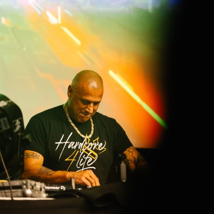 Paul Elstak feat. MC Boogshe