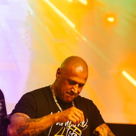 Paul Elstak feat. MC Boogshe