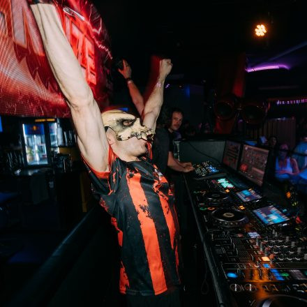 SHOCKWAVE - EDITION 003