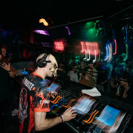 SHOCKWAVE - EDITION 003