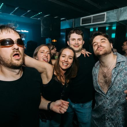 Get Alive at 90ies & 2000s Club!