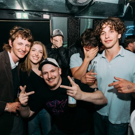 Get Alive at 90ies & 2000s Club!