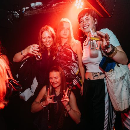 Get Alive at 90ies & 2000s Club!
