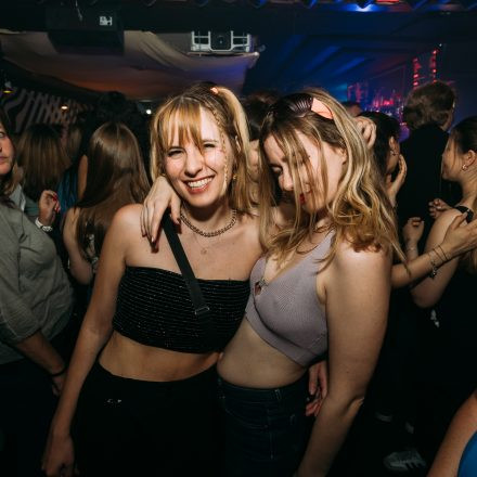 Get Alive at 90ies & 2000s Club!