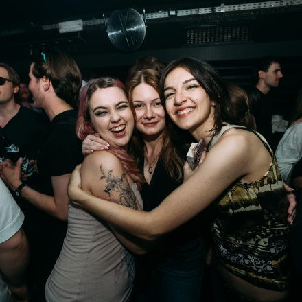 Get Alive at 90ies & 2000s Club!