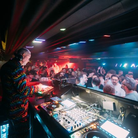 Get Alive at 90ies & 2000s Club!