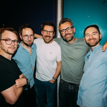 Get Alive at 90ies & 2000s Club!