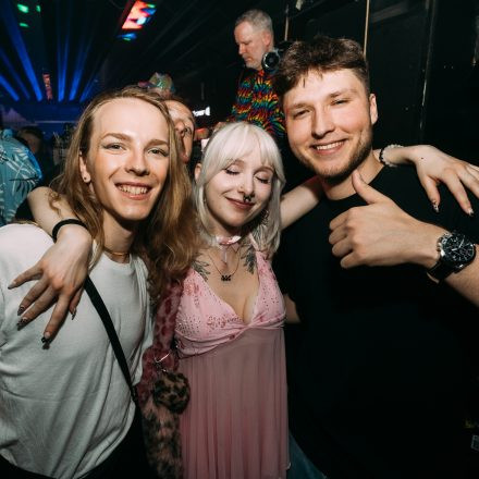 Get Alive at 90ies & 2000s Club!