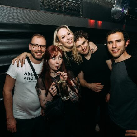 Get Alive at 90ies & 2000s Club!