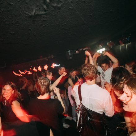 Get Alive at 90ies & 2000s Club!