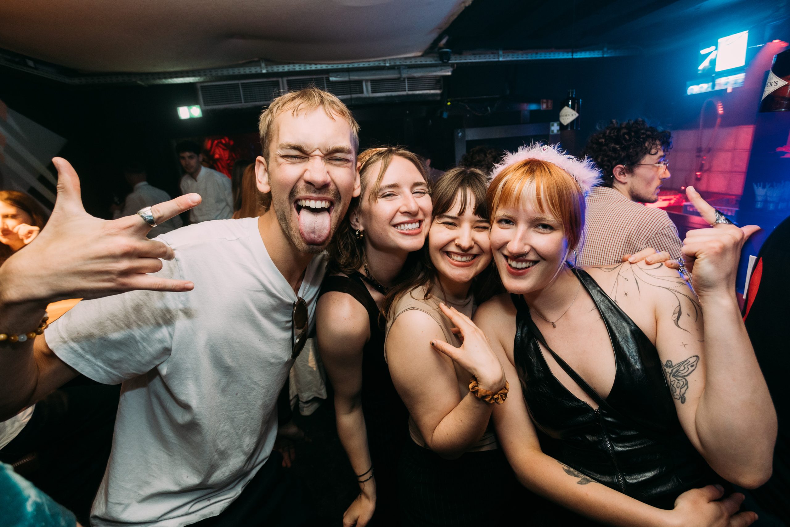 Get Alive at 90ies & 2000s Club!