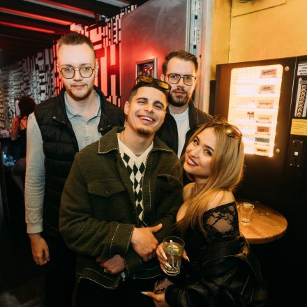Get Alive at 90ies & 2000s Club!