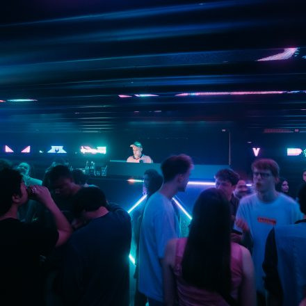 Get Alive at 90ies & 2000s Club!