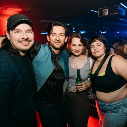 Get Alive at 90ies & 2000s Club!