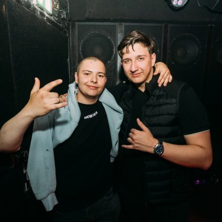 Get Alive at 90ies & 2000s Club!