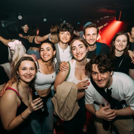 Get Alive at 90ies & 2000s Club!