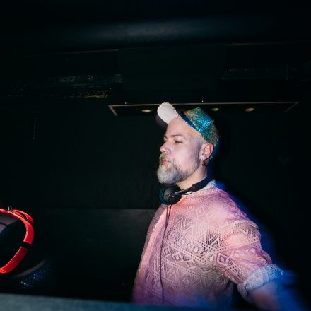Get Alive at 90ies & 2000s Club!