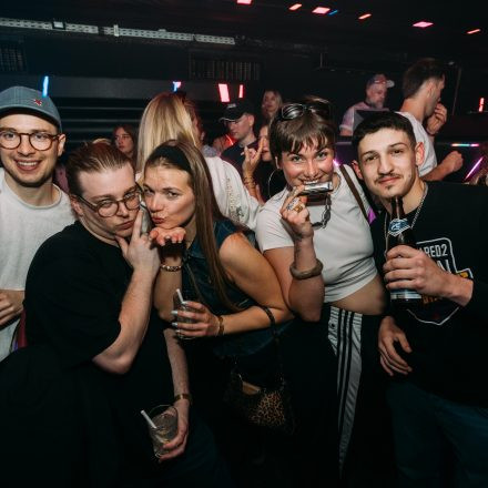Get Alive at 90ies & 2000s Club!