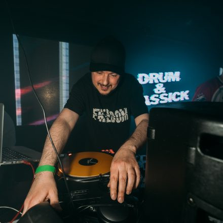 BEATDOWN x DRUM & BASSICK