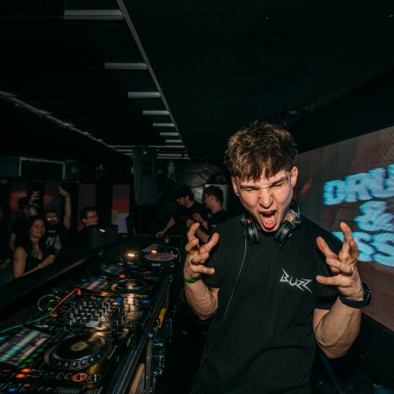 BEATDOWN x DRUM & BASSICK