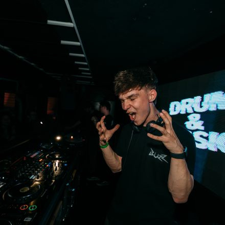 BEATDOWN x DRUM & BASSICK