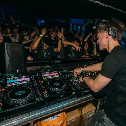 BEATDOWN x DRUM & BASSICK