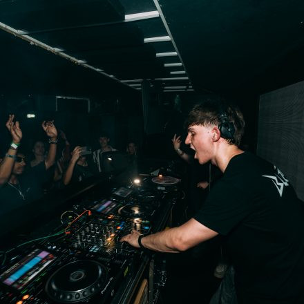 BEATDOWN x DRUM & BASSICK