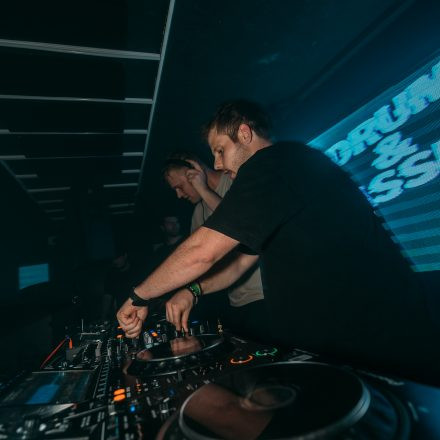 BEATDOWN x DRUM & BASSICK