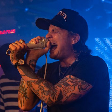 Broadside x Hands Like Houses