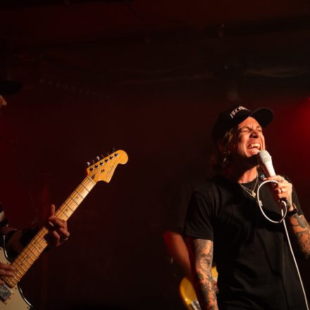 Broadside x Hands Like Houses