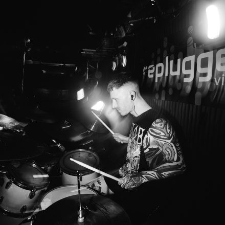 MEDIOCRACY feat. Sleeping Ground & Stir Of Echoes