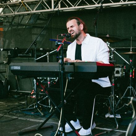 CROWDFLECKERL | RAUTÖNE | SIDRIT VOKSHI - Szene Soundgarden