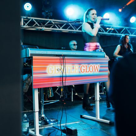GENTLE GLOW | EXCUSE ME, LILY - Szene Soundgarden